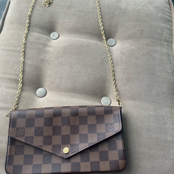 Louis Vuitton Felice Pochette - Picture 8 of 8